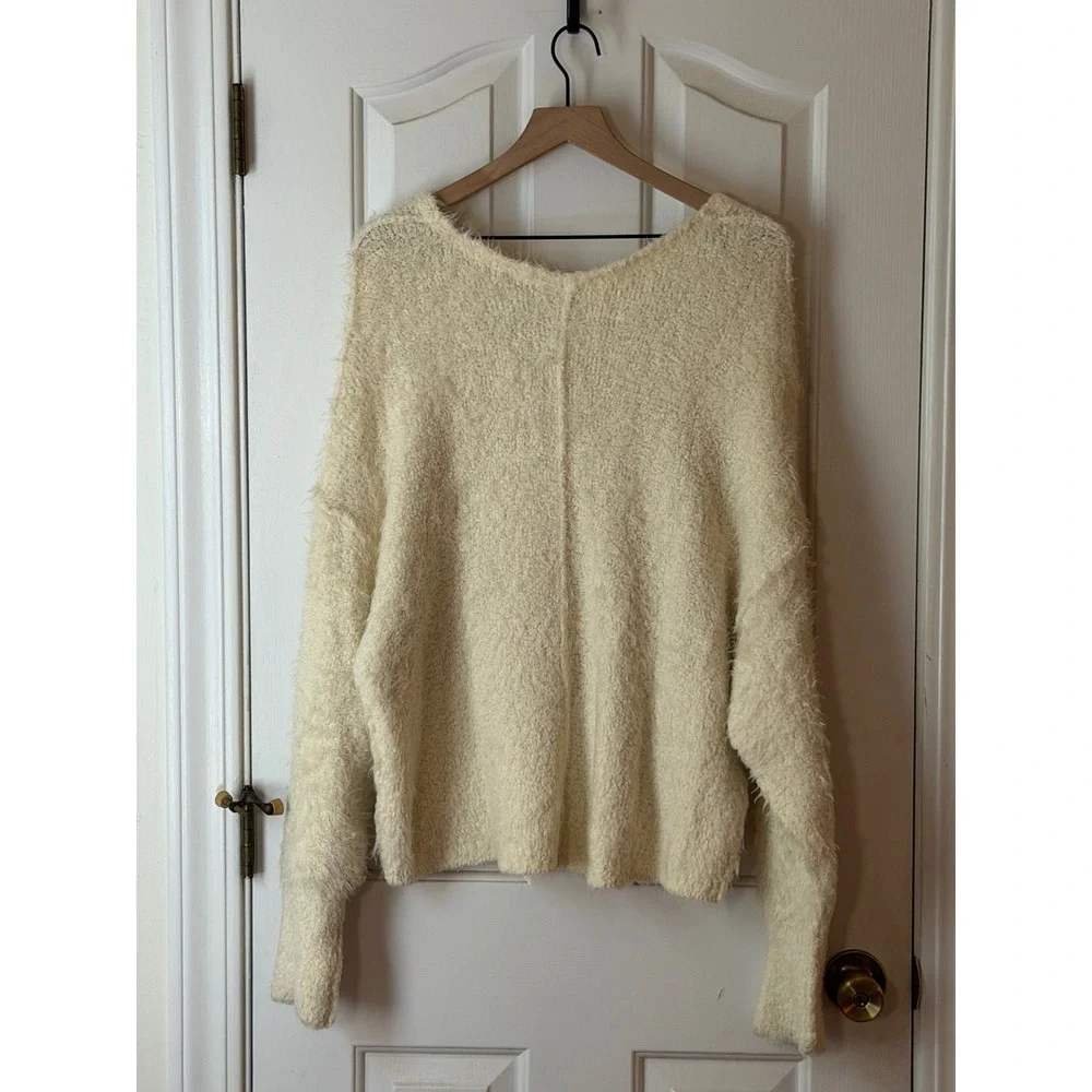 Free People | Icing‎ Fuzzy Knit Pullover Sweater Large Ivory V-Neck Oversized